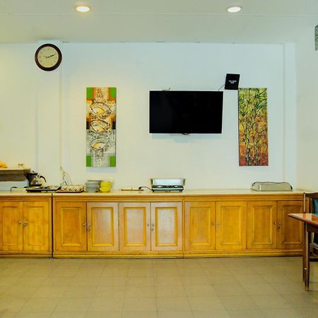 Townhouse Oak Palembang Near Jembatan Ampera Formerly Azzura Hotel Kültér fotó