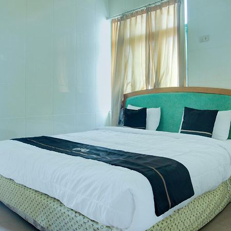 Townhouse Oak Palembang Near Jembatan Ampera Formerly Azzura Hotel Kültér fotó