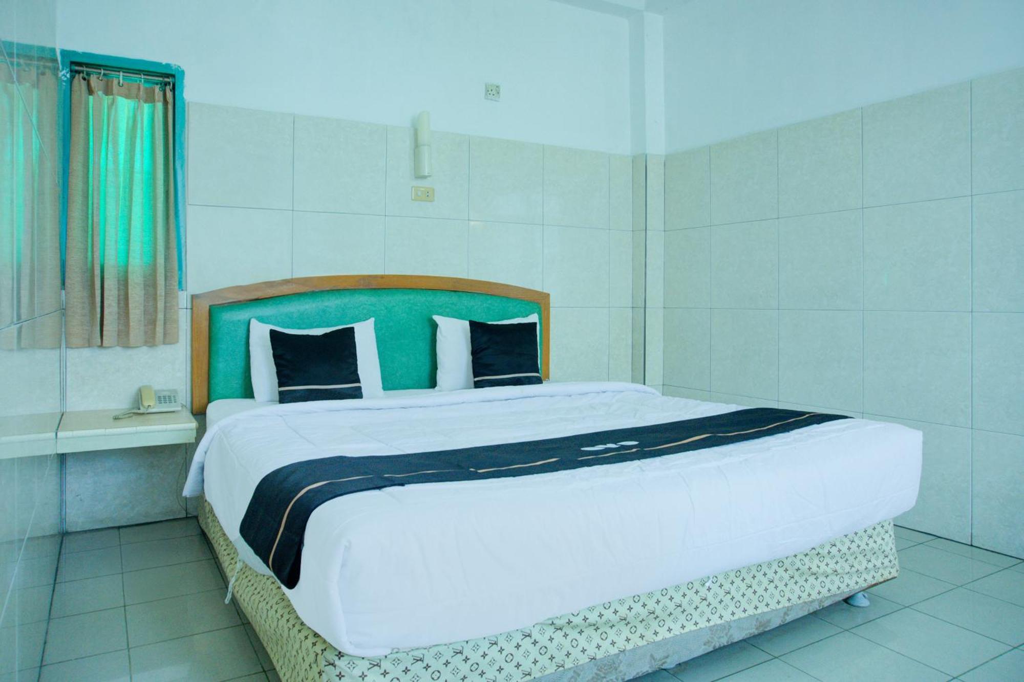 Townhouse Oak Palembang Near Jembatan Ampera Formerly Azzura Hotel Kültér fotó