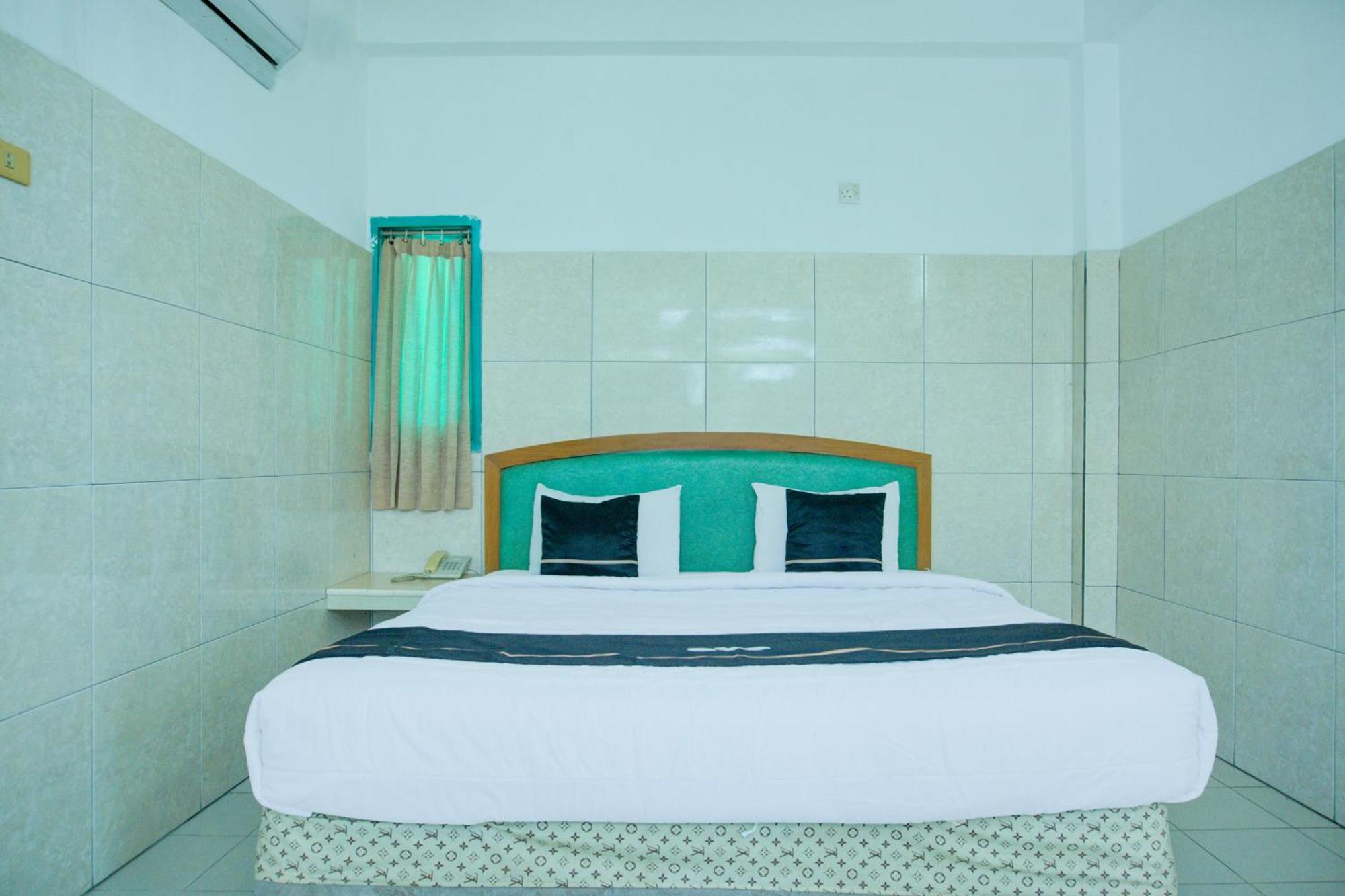 Townhouse Oak Palembang Near Jembatan Ampera Formerly Azzura Hotel Kültér fotó