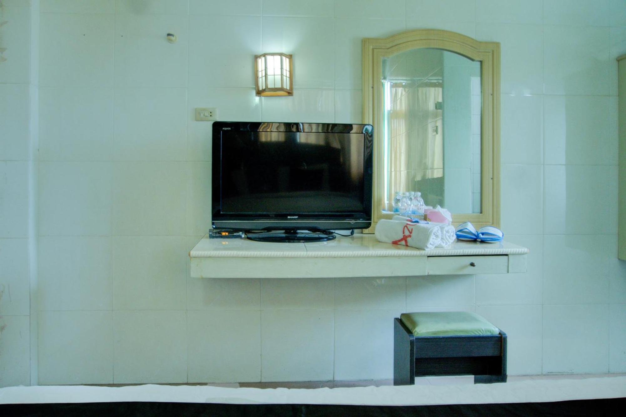 Townhouse Oak Palembang Near Jembatan Ampera Formerly Azzura Hotel Kültér fotó