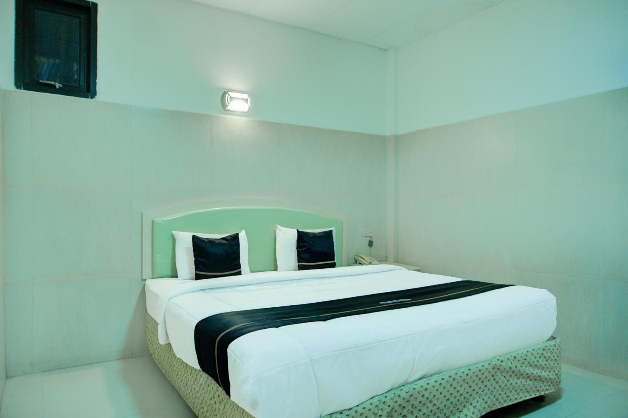 Townhouse Oak Palembang Near Jembatan Ampera Formerly Azzura Hotel Kültér fotó